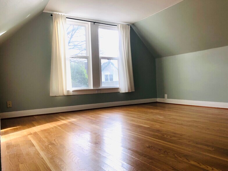Second-floor master bedroom - 5336 SE 44th Ave