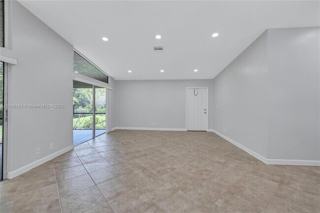 Building Photo - 618 Woodgate Cir