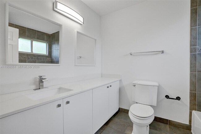 Building Photo - 5409 SW 41st St