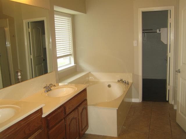 Building Photo - 5916 Silver Buckle Dr