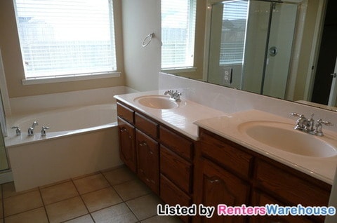 Building Photo - MOVE IN SPECIAL! $500 off First months ren...