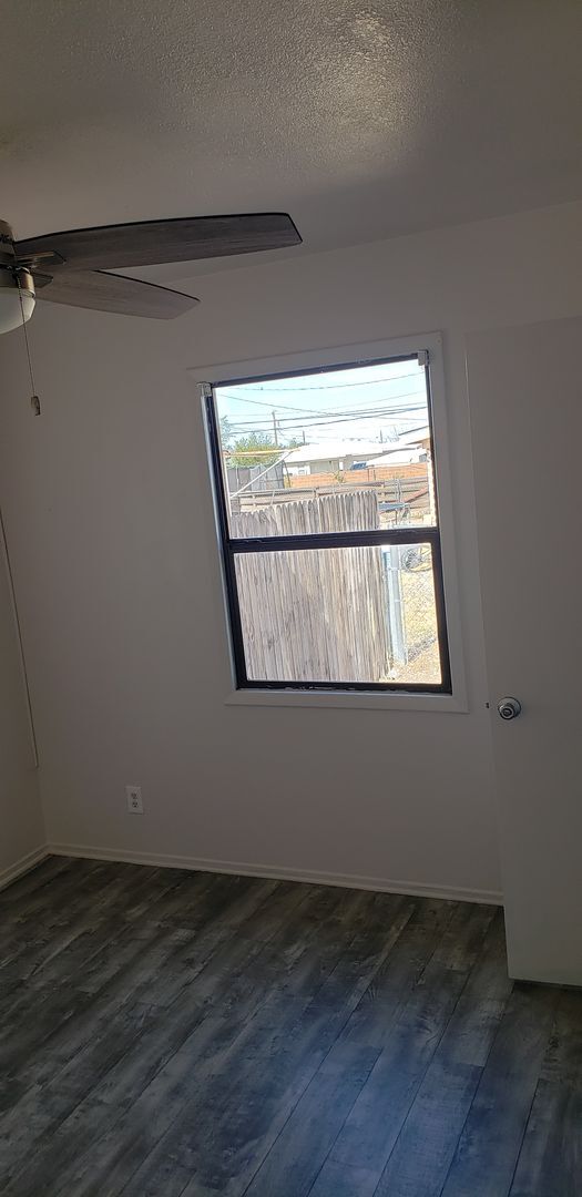 Building Photo - 3 Bedroom, 2 Bath with large fenced in bac...