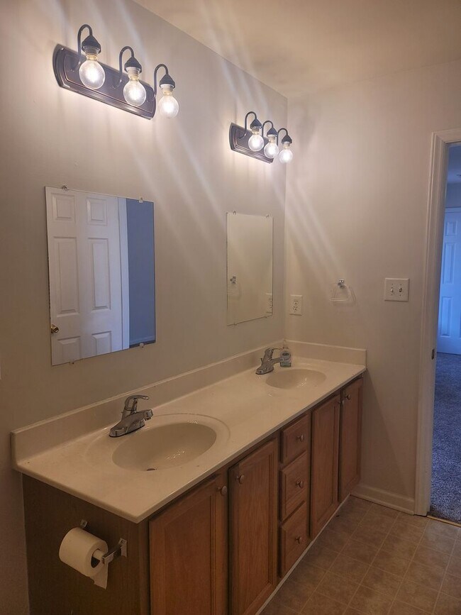 Building Photo - 4 Bedroom 3 Full Bath Ranch Home located Minutes from CAMPBELL UNIVERSITY!