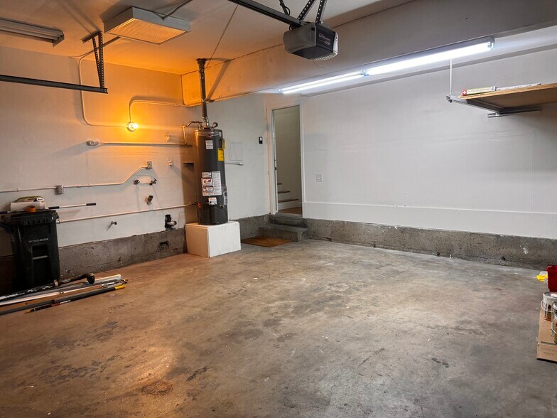 Building Photo - 1102 Cleghorn Dr