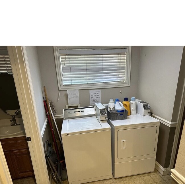 Building Photo - 165 Chestnut St