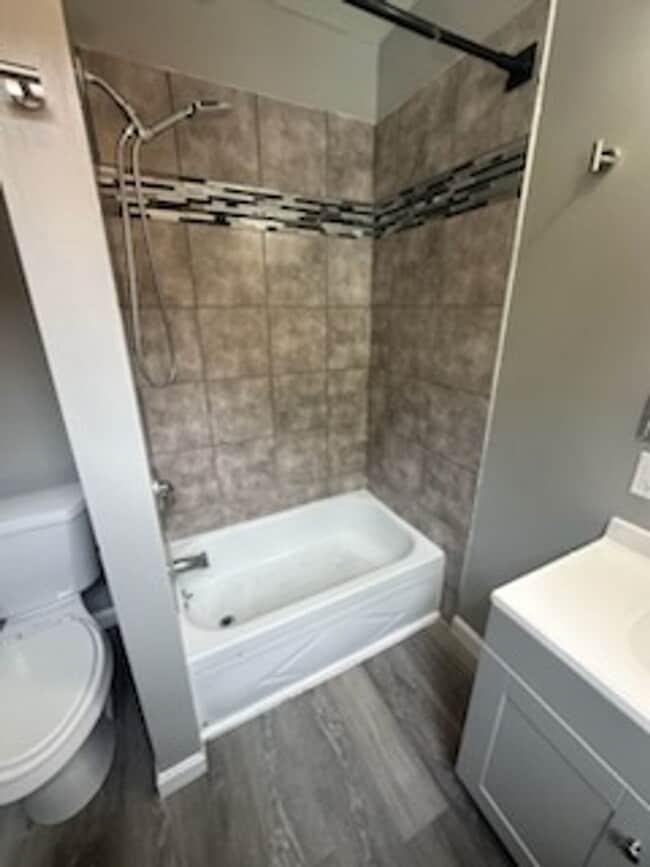 Building Photo - Newly updated 2 bedroom 1 bath apartment for rent