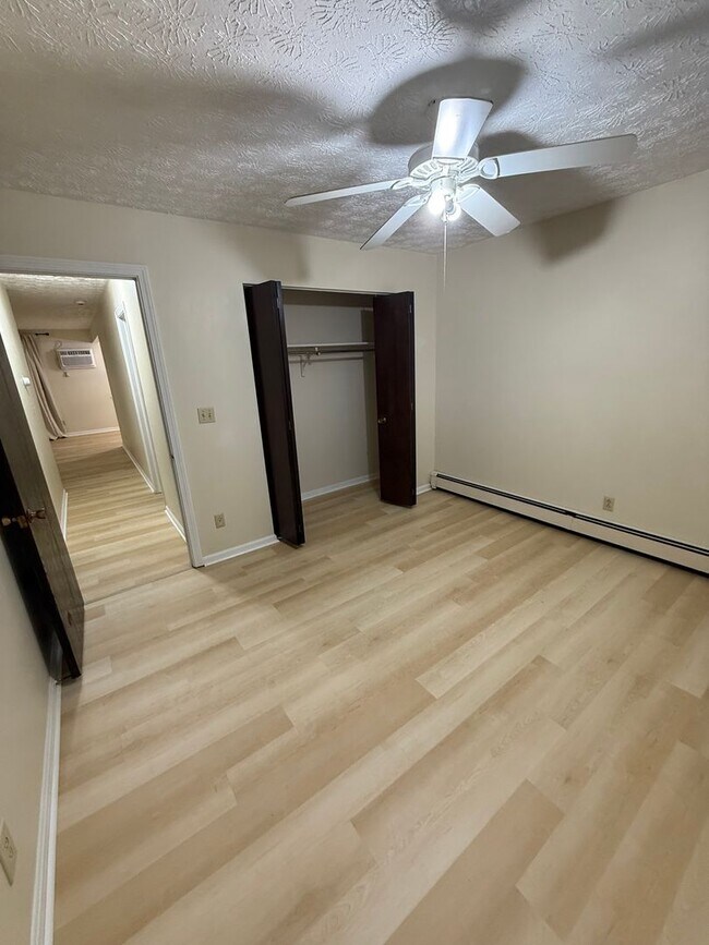 Building Photo - Excellent Location! Canfield, 2 Bedroom Re...