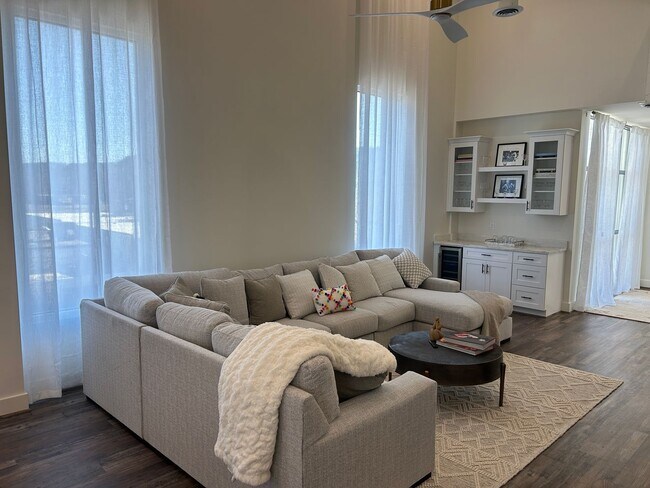 Building Photo - 165 Morrow Ave