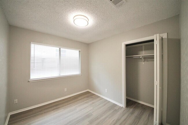 Building Photo - 12010 Ladrido Ln