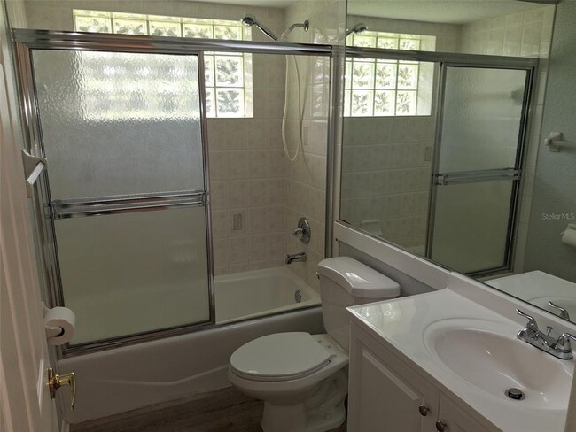 Building Photo - 2420 Dumont Ln