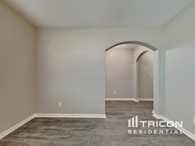 Building Photo - 1502 Tulip Ln