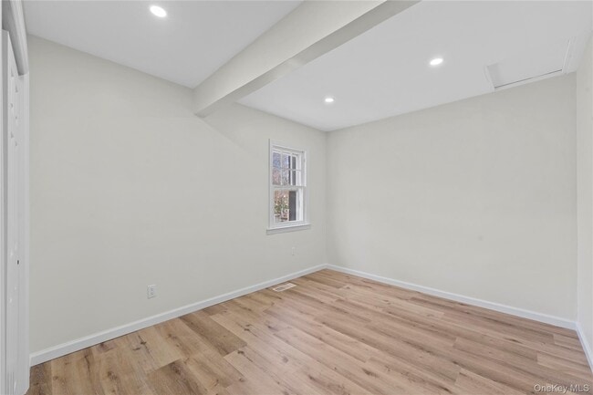 Building Photo - 12 Hackensack Rd