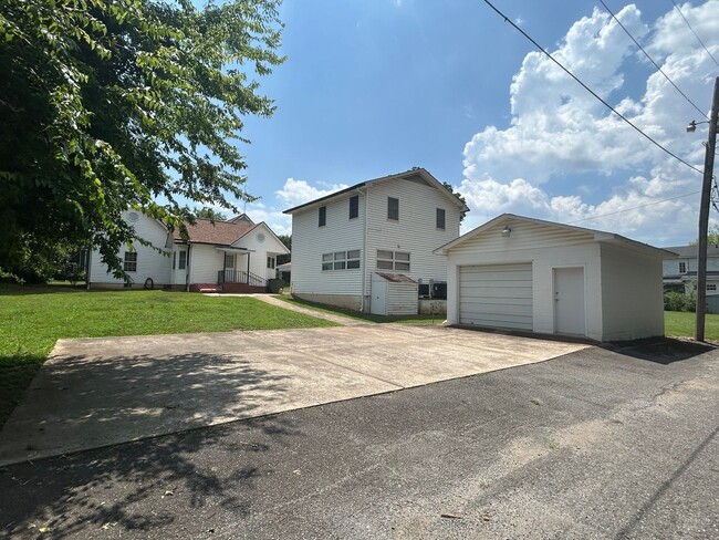 Building Photo - 213 E Buford St
