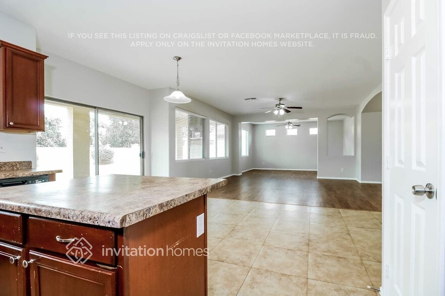 Building Photo - 8806 W Gardenia Ave