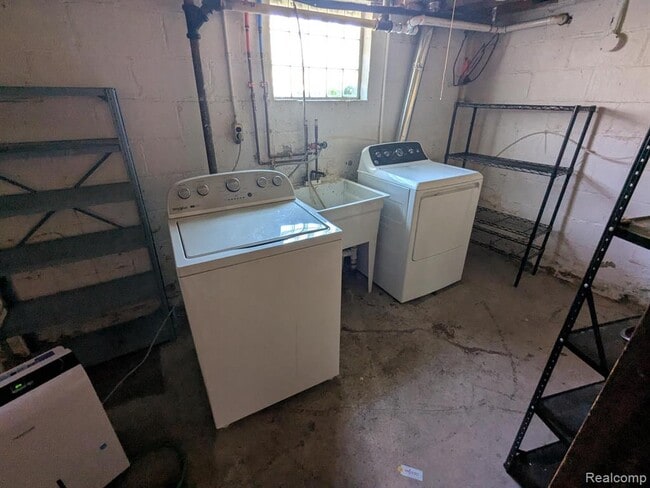 Building Photo - 1103 Mclean Ave