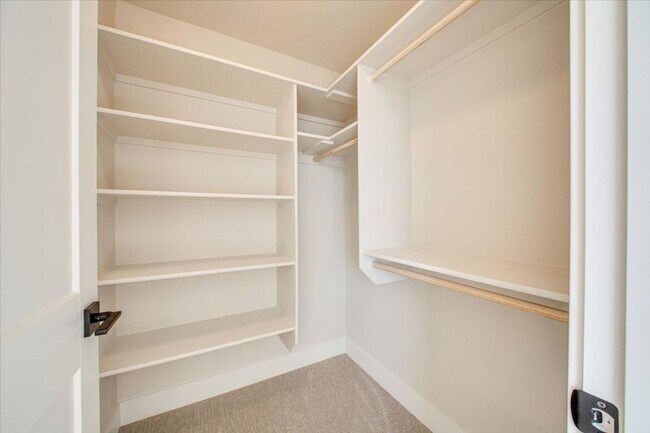 Building Photo - Luxury Townhome in the Heart of Eagle — 3 Beds + 3 Baths + Premium Amenities