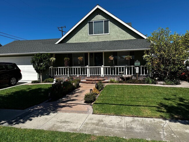 Building Photo - 6061 Navajo Rd