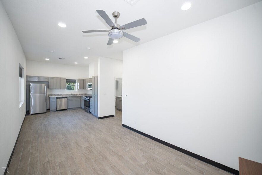 Building Photo - 195 N 17th Ave