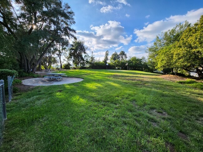 Building Photo - 3825 Polaris Dr
