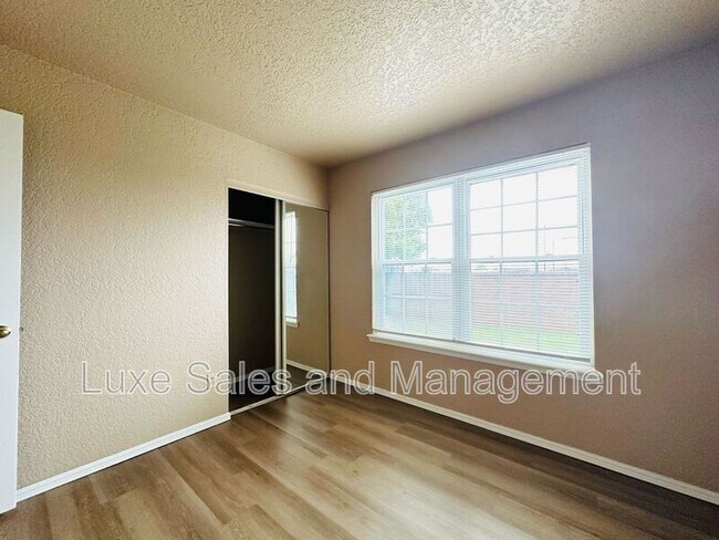 Building Photo - 3200 W Britton Rd