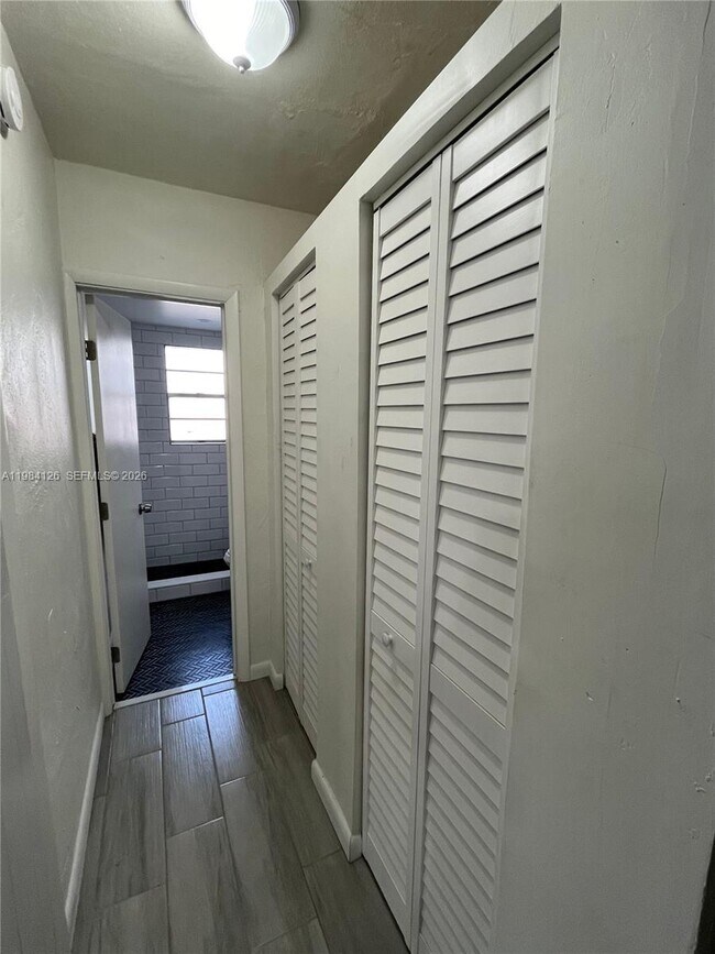 Building Photo - 1317 NW 2nd Ave