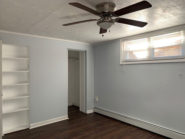 Building Photo - 908 Buchanan Dr