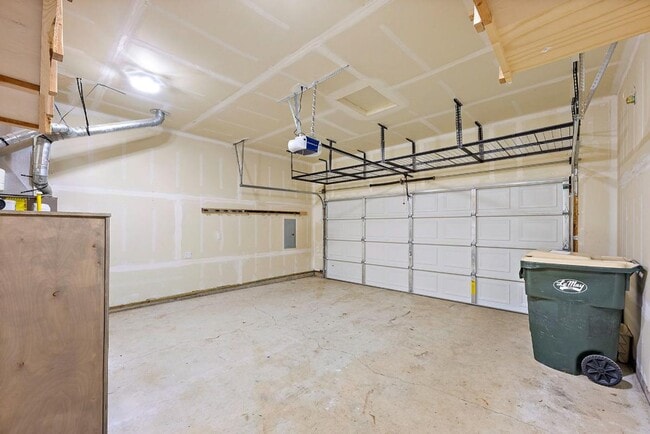 Building Photo - Beautiful Single-Story Olympia Home with Dog Wash, Garden Beds & Thoughtful Layout