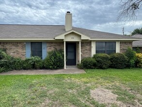 Building Photo - Midway ISD Duplex