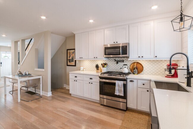 Building Photo - Two Bedroom Point Breeze Home