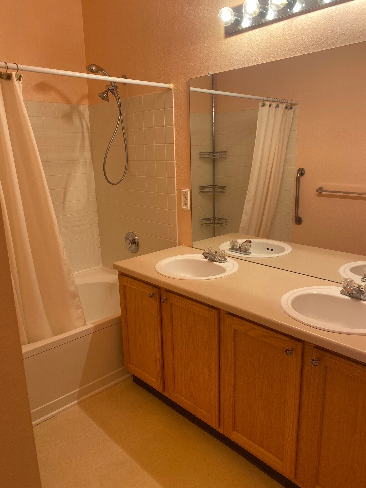 Master Bathroom - 3002 W Elizabeth St