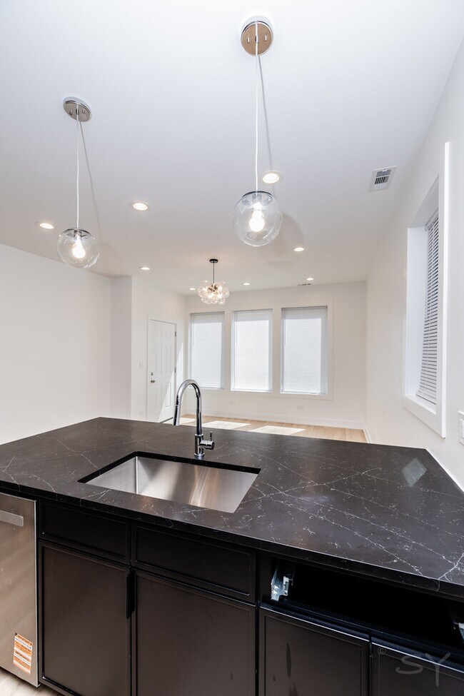 Building Photo - 6050 S Eberhart Ave