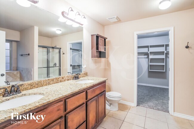 Building Photo - 601 Apple Tree Ln