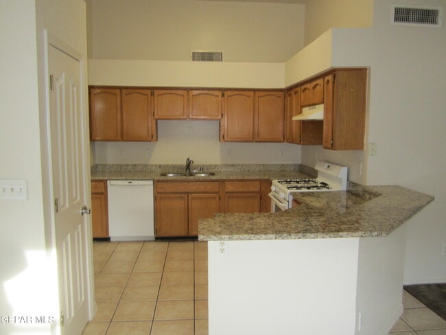 Building Photo - 6572 Dakota Ridge Dr