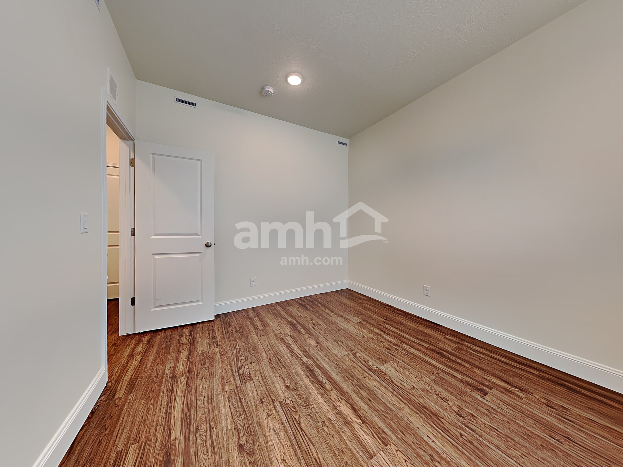 Building Photo - 3321 S 2580 W