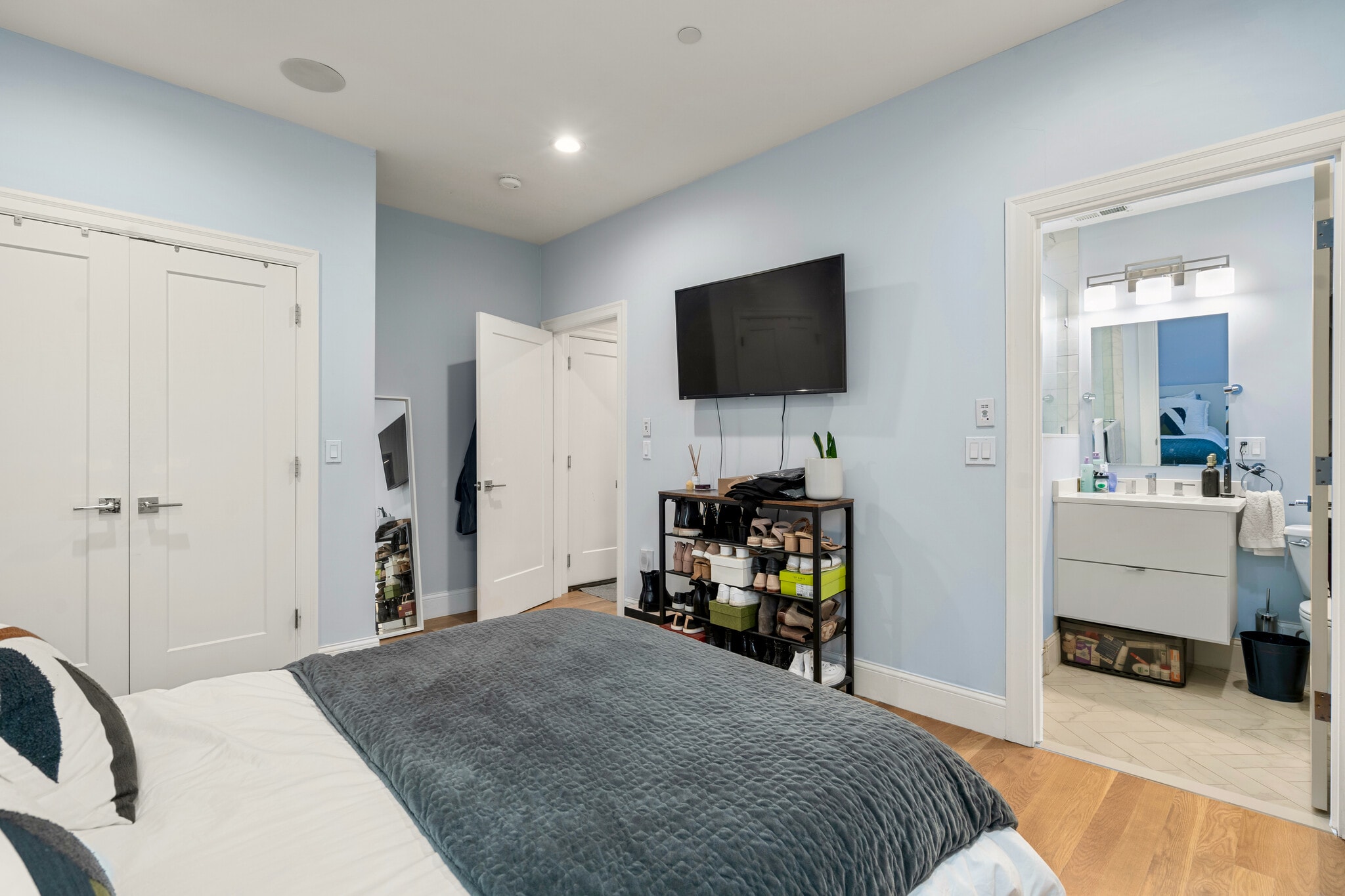 Building Photo - 275 Old Colony Ave