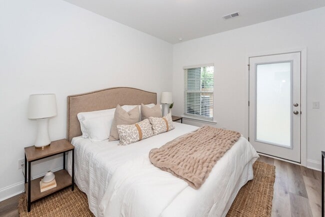 Building Photo - 3 Bedroom, 2.5 Bathroom Townhome in Twin Rivers - Wando