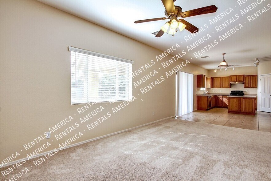 Building Photo - 935 E Blue Spruce Ln