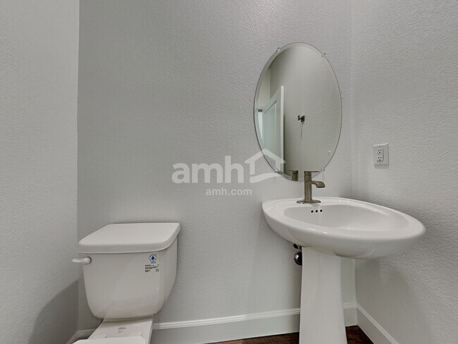 Building Photo - 3333 Blodwen St