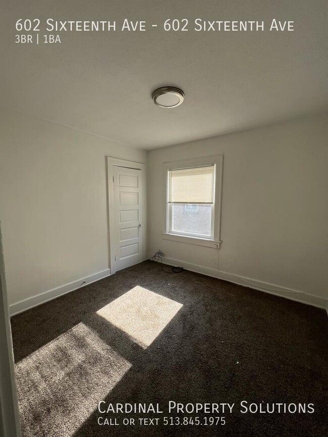Building Photo - Spacious 3 Bedroom Townhome with 2 Full Ba...