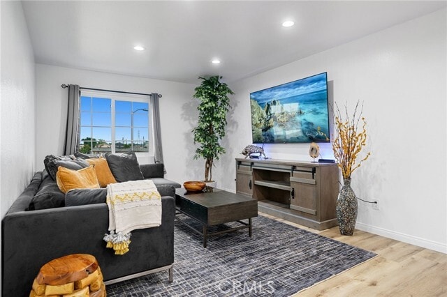 Building Photo - 329 E Lanzit Ave