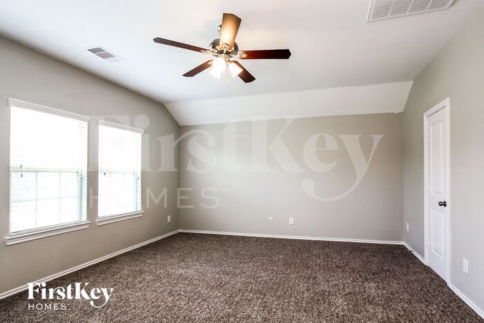 Building Photo - 4315 Amaryllis Ave