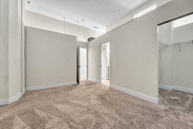 Building Photo - $1,550.00, 1 bed1 bath Updated Condo located in the heart of Denver