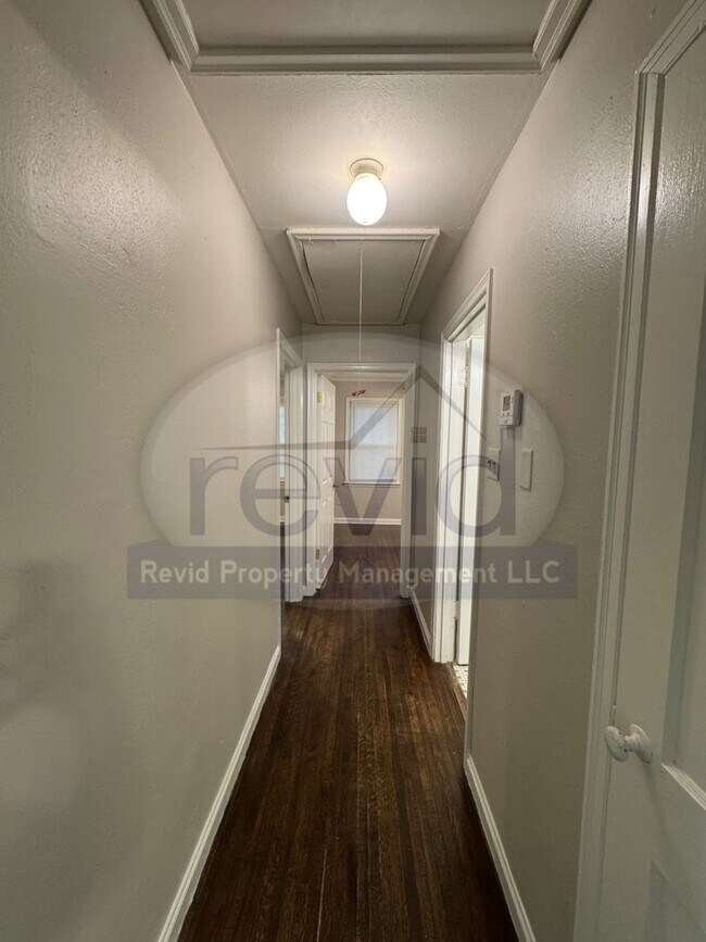 Building Photo - 4572 Verne Rd
