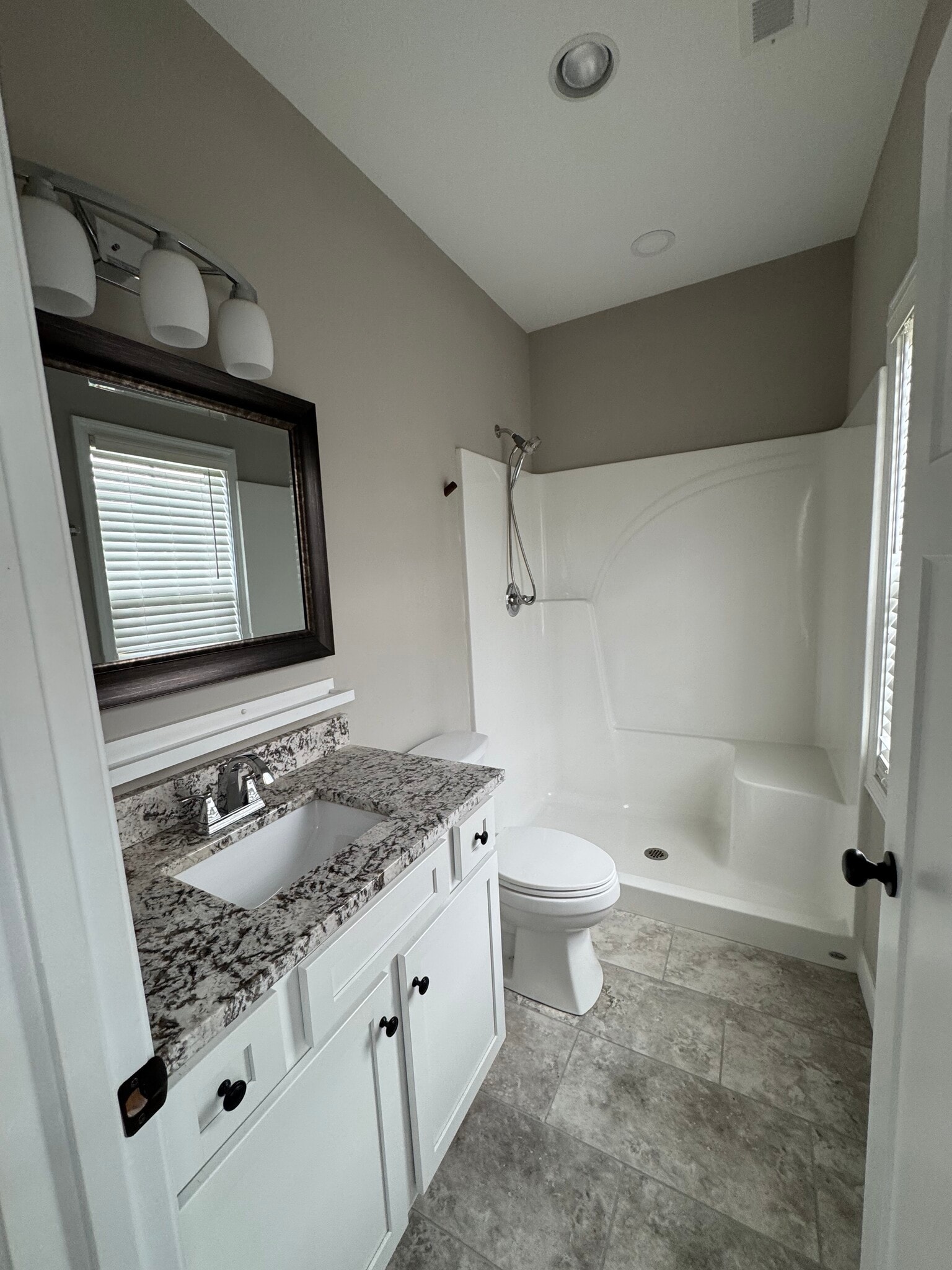 Building Photo - 1407 Village Loop