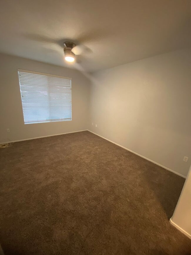 Building Photo - AMERICANA Property Mgmt - 3 beds Condo in ...