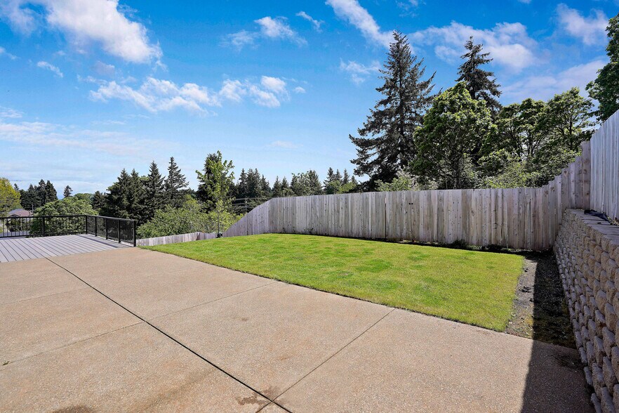 Building Photo - 1132 Thunderbird Ave S