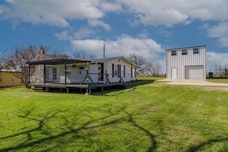 Building Photo - 110 Lakewood Dr