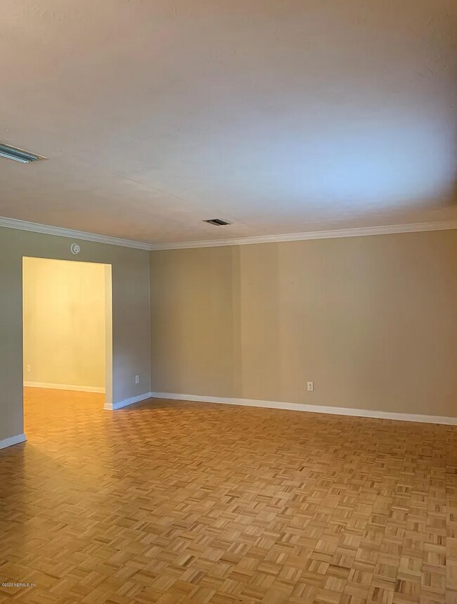 Building Photo - Spacious 4 Bed 2.5 Bath Home with 2-Car Garage & Fenced Yard in Jacksonville, FL