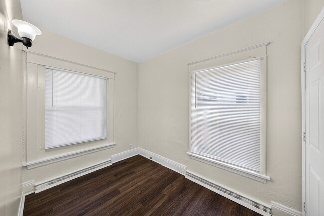 Building Photo - 1225 Miami St