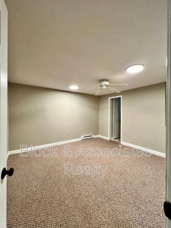 Building Photo - 1613 Round Hill Cir